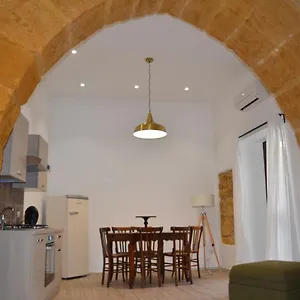  Apartment Ilgiardinodilina Italy